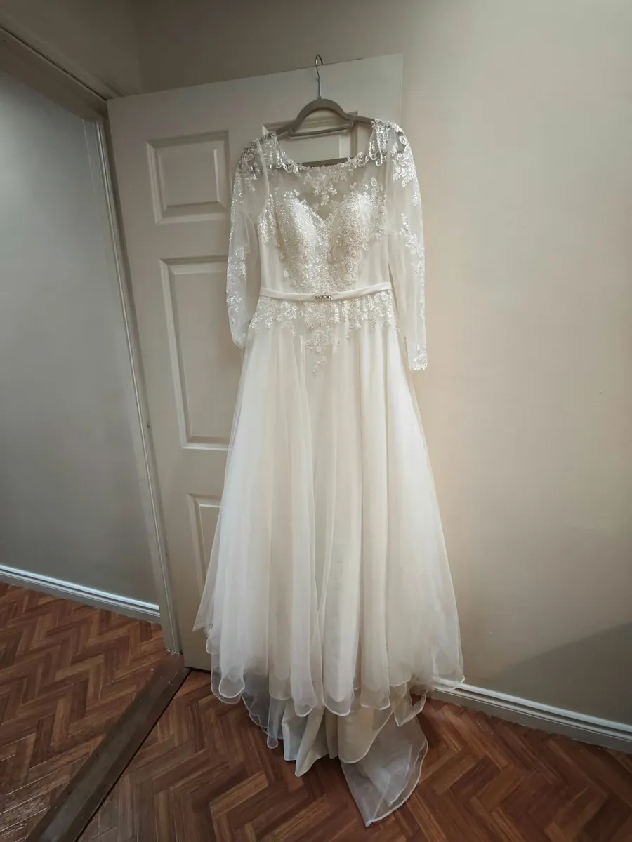 Wedding dress - Image 1