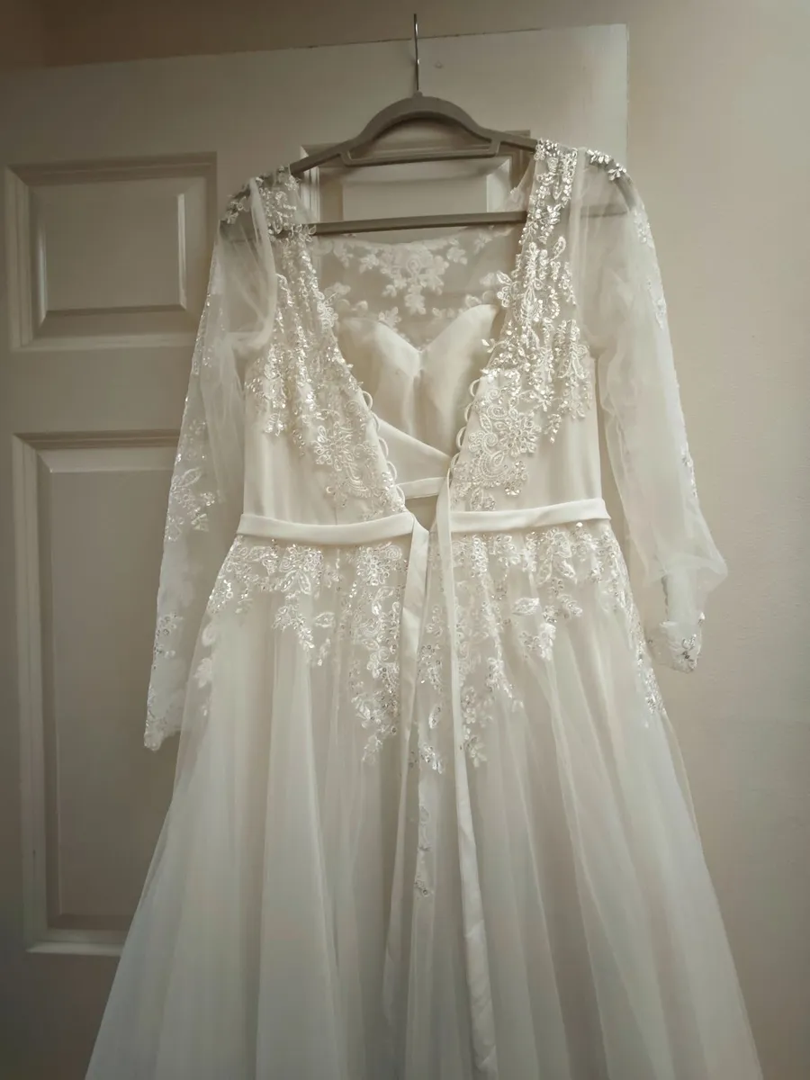 Wedding dress - Image 3