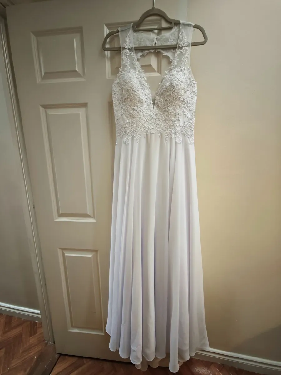 Wedding dress - Image 1