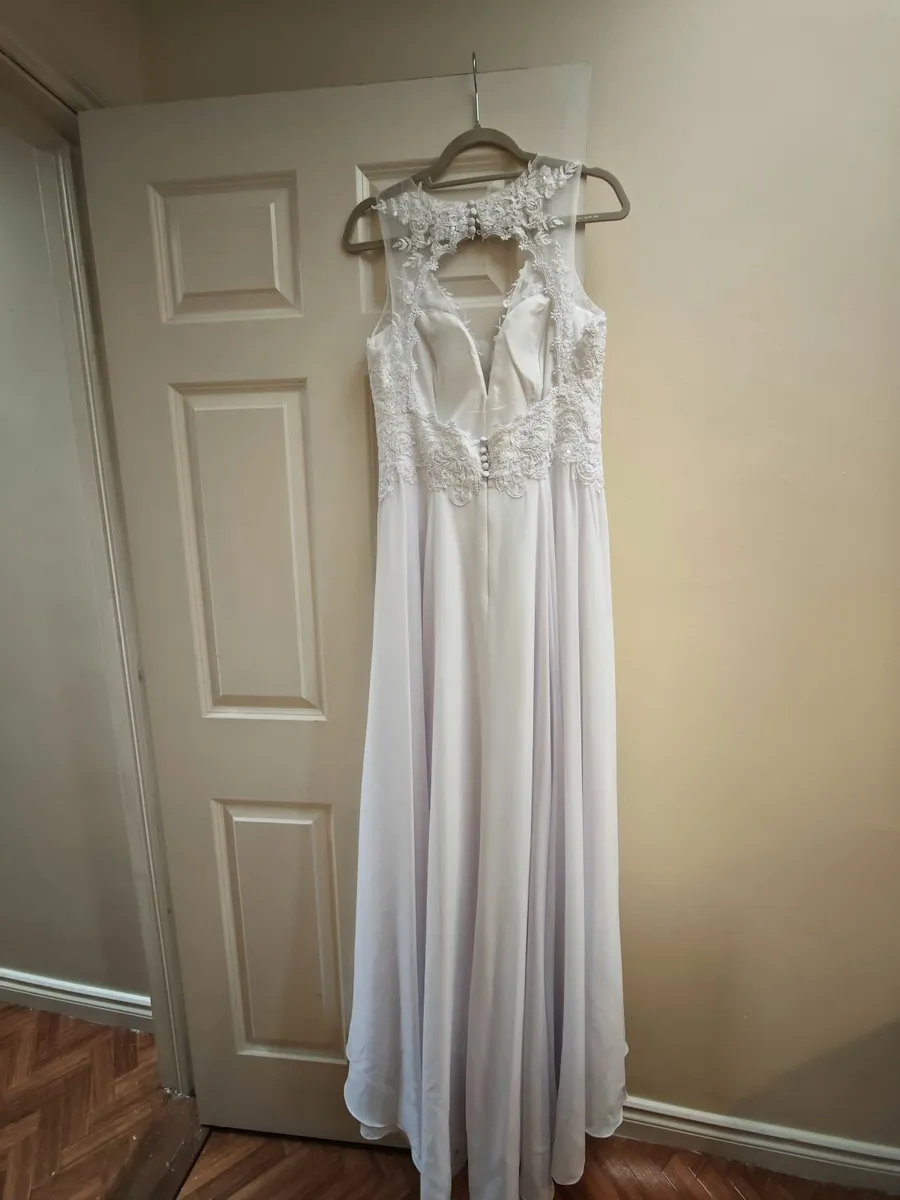 Wedding dress - Image 2