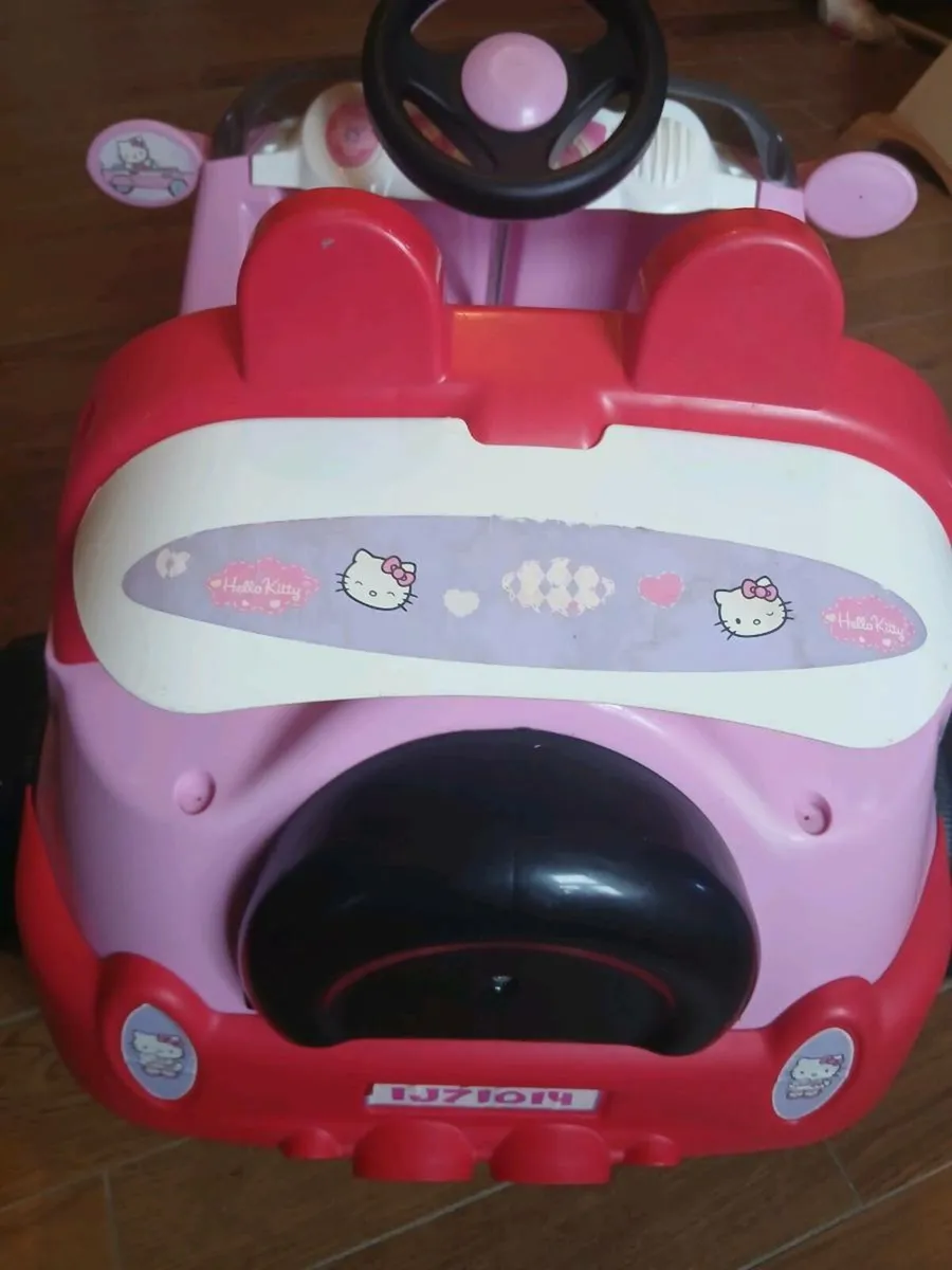Childs electric hello kitty car - Image 2