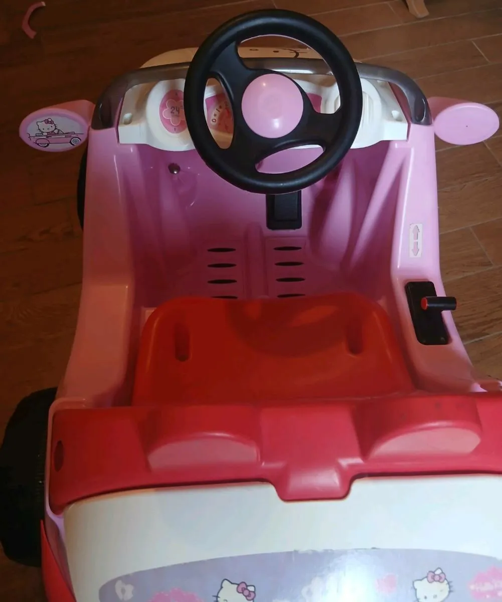 Childs electric hello kitty car - Image 3