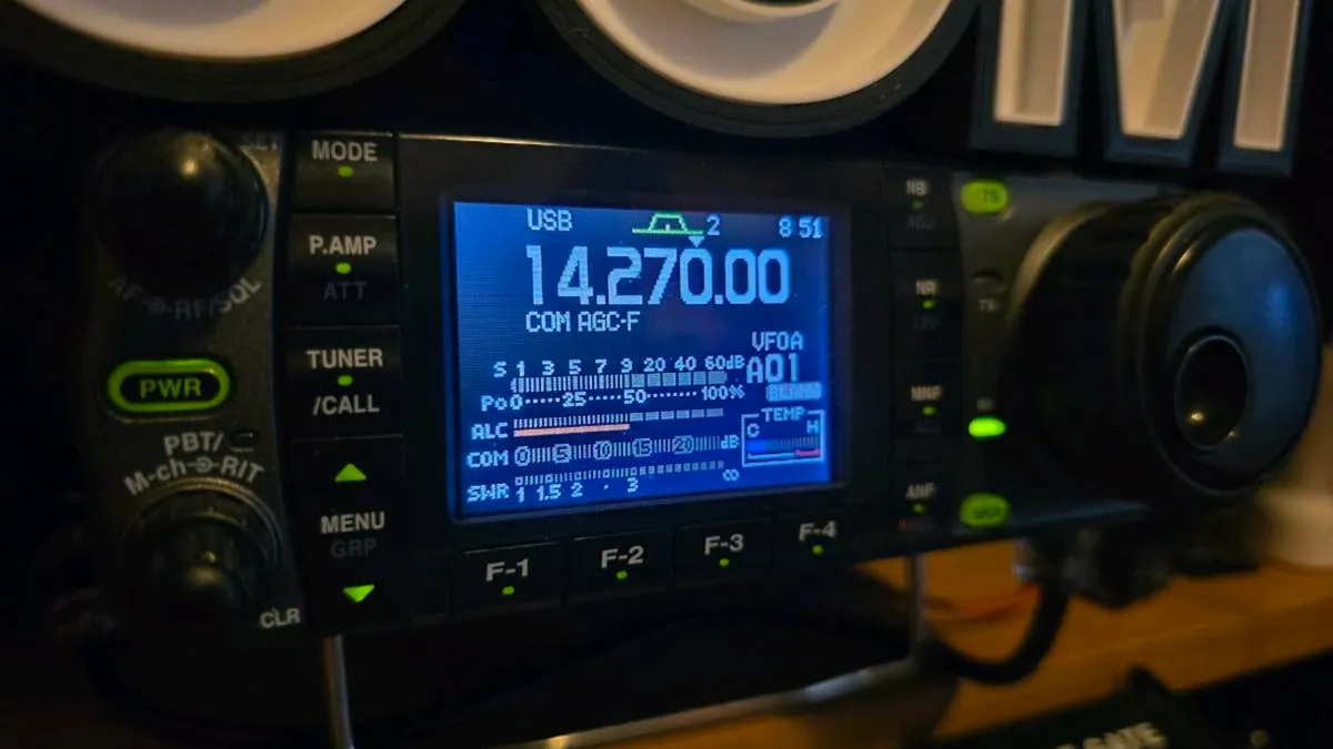 ICOM IC 7000 - Image 2