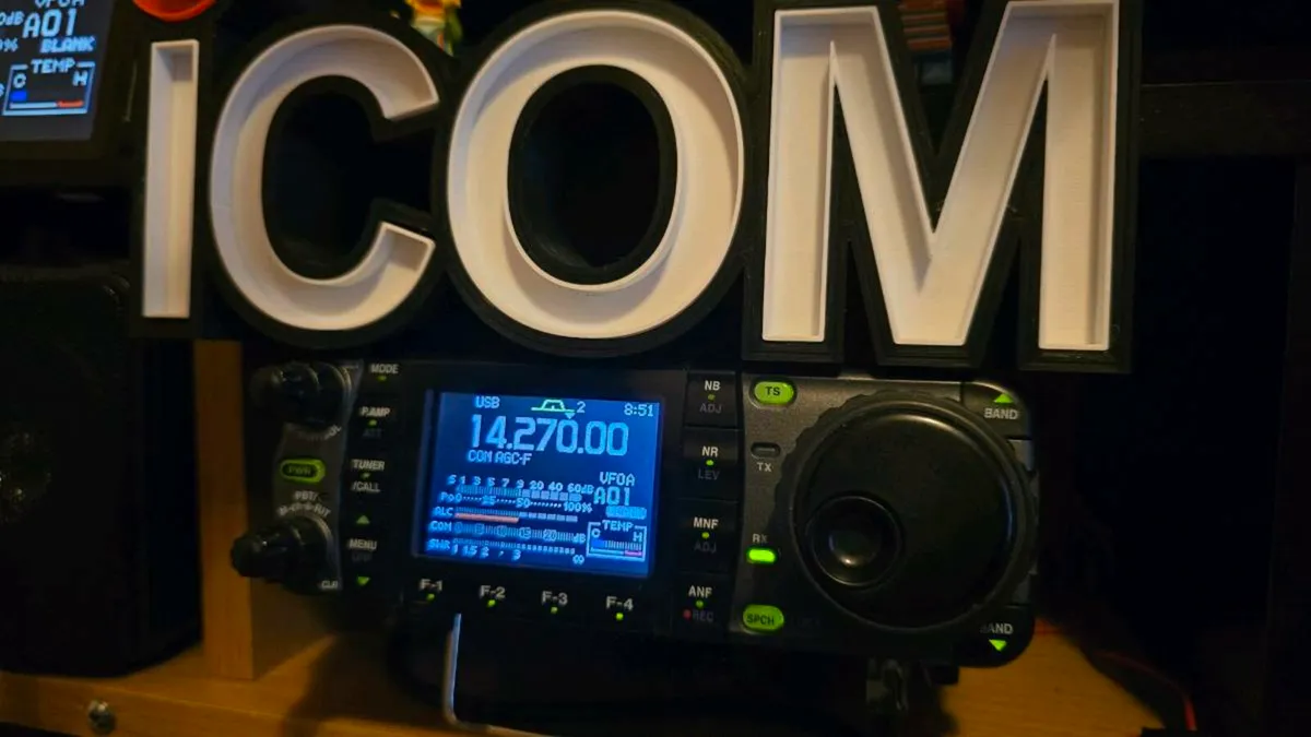 ICOM IC 7000 - Image 3