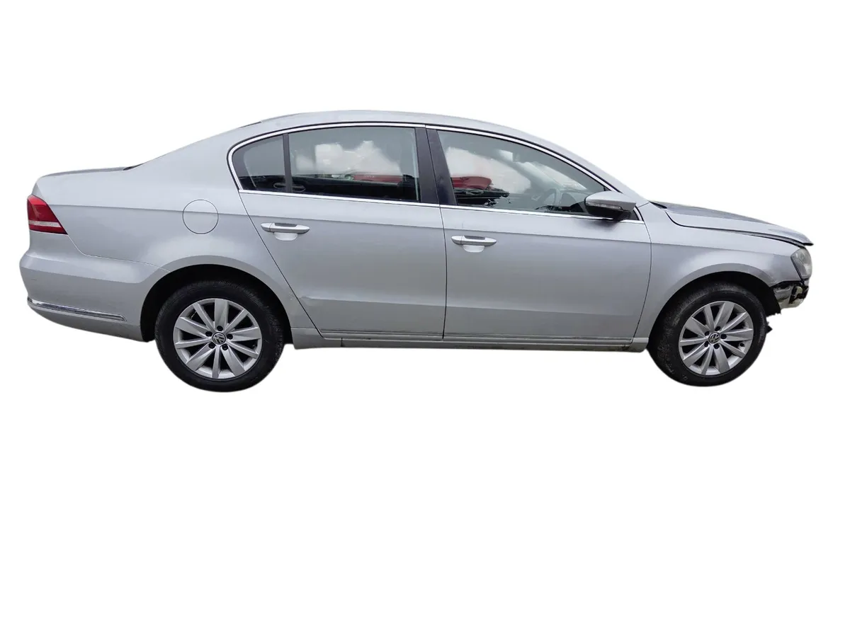2011 VOLKSWAGEN PASSAT For Breaking/Dismantling - Image 2