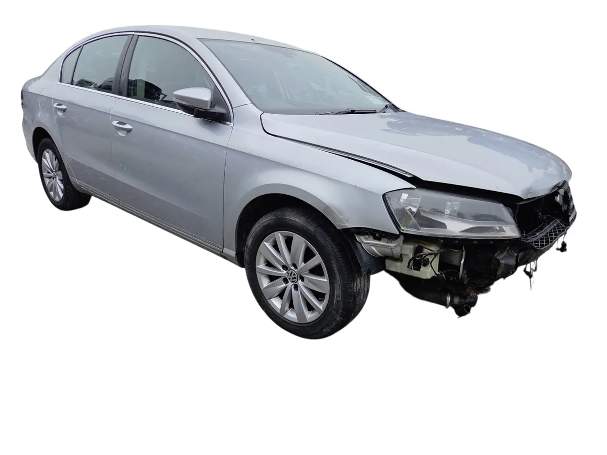 2011 VOLKSWAGEN PASSAT For Breaking/Dismantling - Image 1