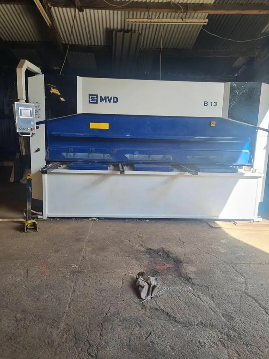 Guillotine - Image 1