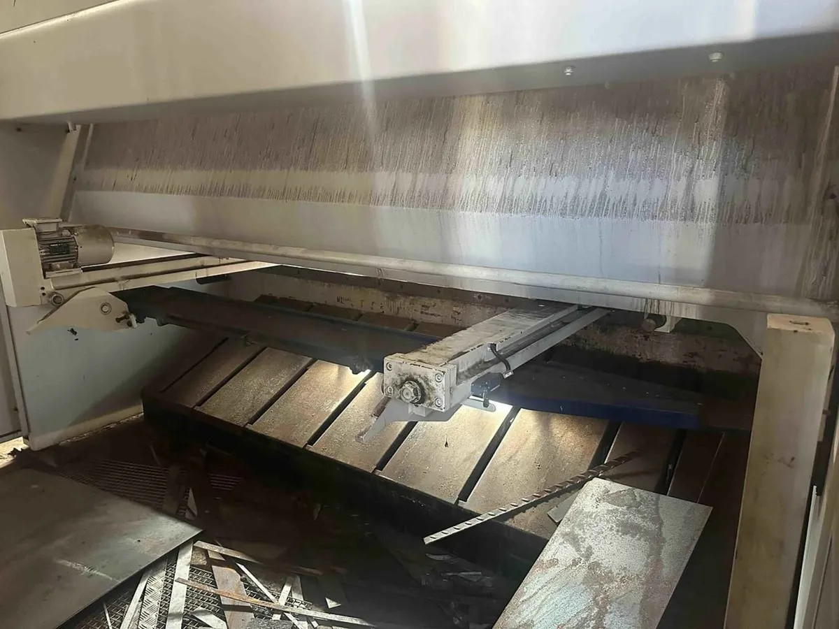 Guillotine - Image 4