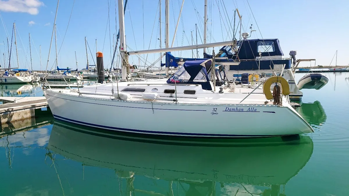 1999 Dufour 32 Classic with Volvo MD2020 19HP - Image 1