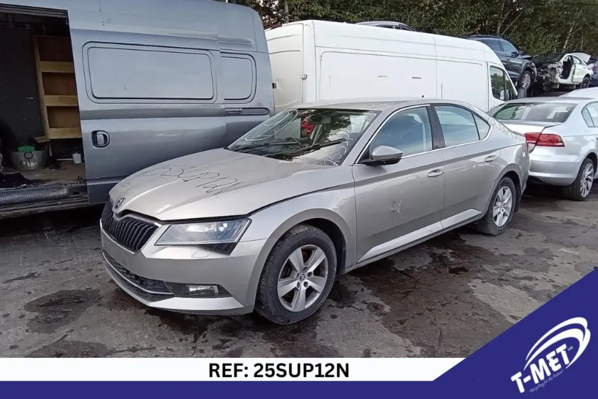 2016 SKODA SUPERB BREAKING FOR PARTS - Image 1