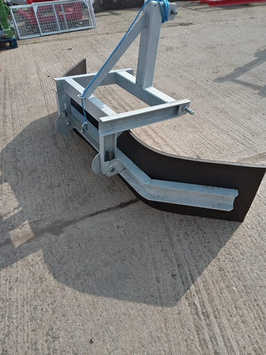 Yard scrapers - Image 1