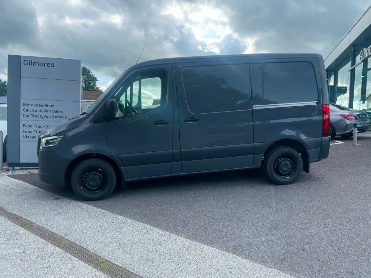 Mercedes-Benz Sprinter 211 Compact Low Roof Manual - Image 2