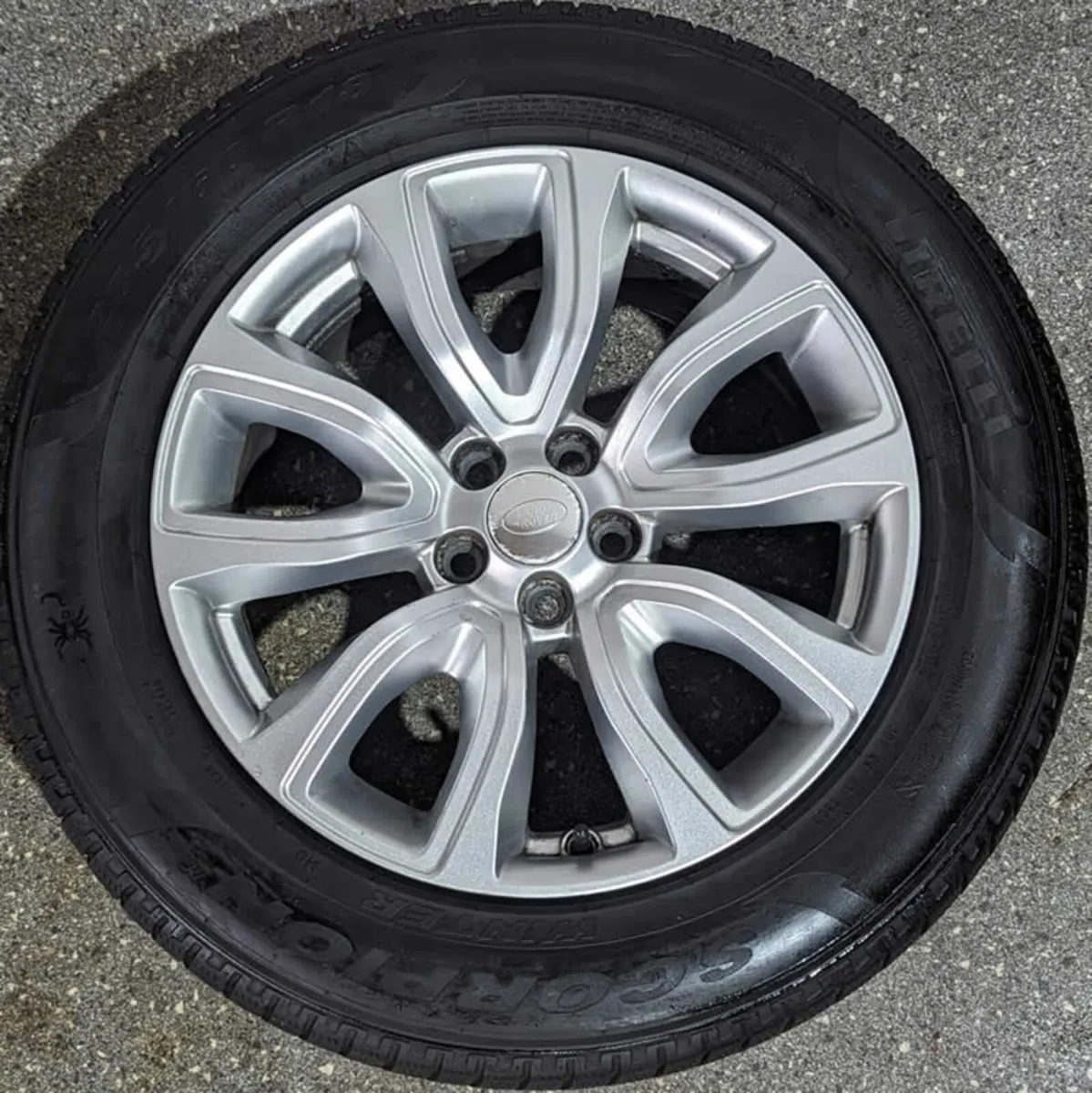 18" Genuine Range Rover Evoque Alloy Wheels & Tyre - Image 4
