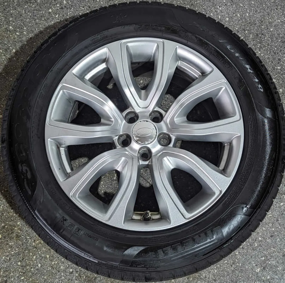 18" Genuine Range Rover Evoque Alloy Wheels & Tyre - Image 2