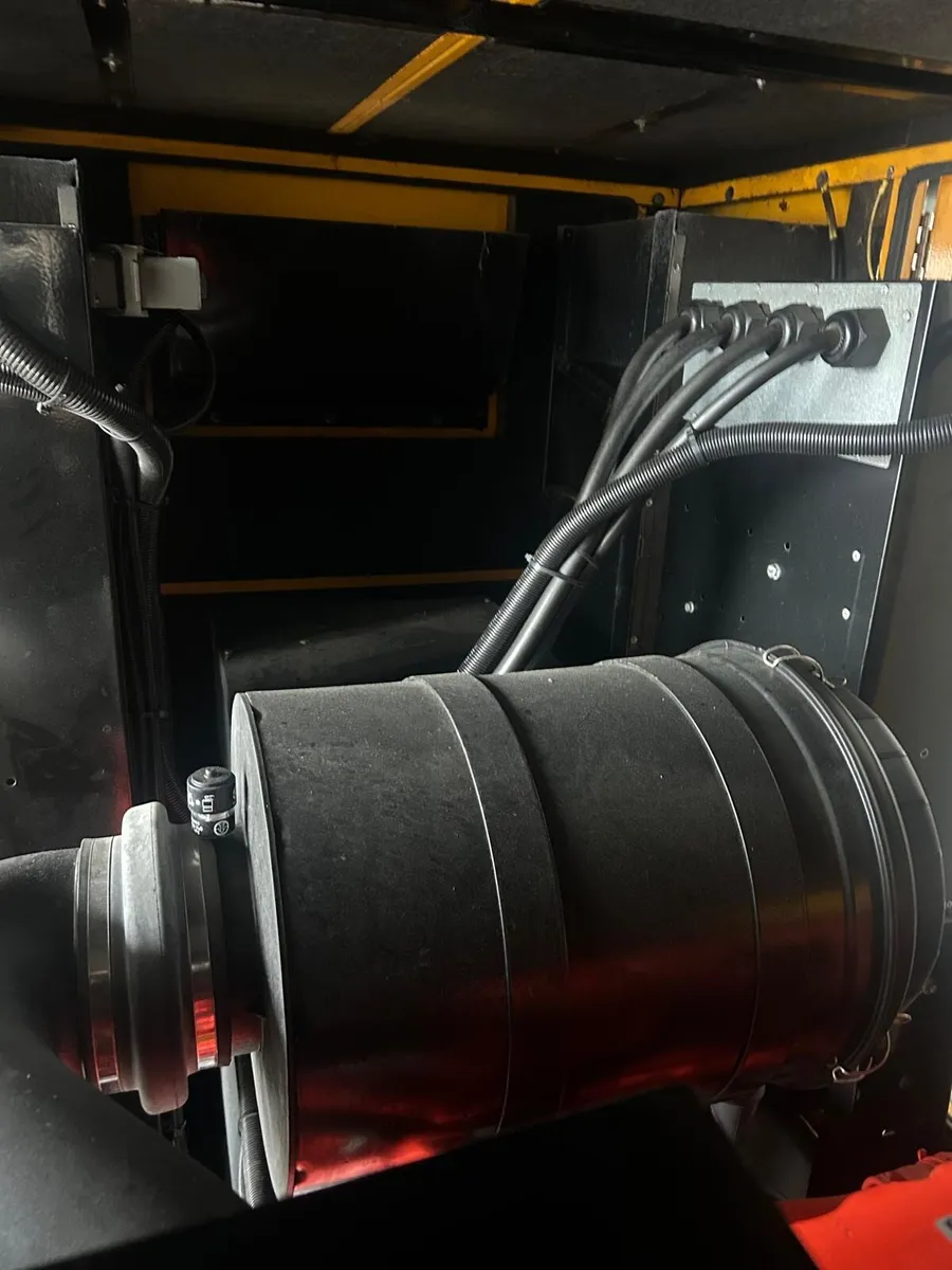 JCB G330QX (300KVA) Heavy-Duty Diesel Generator - - Image 4