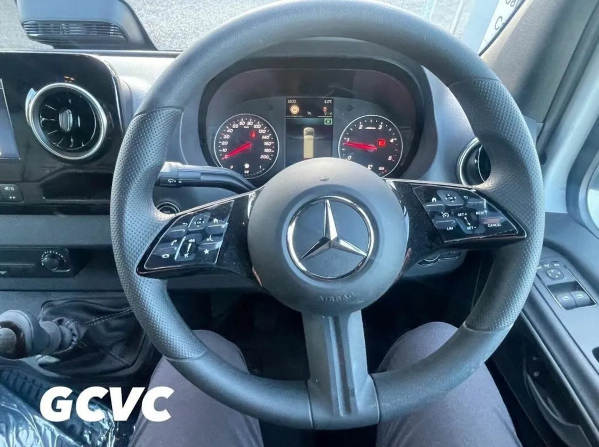 Mercedes-Benz Sprinter FRIDGE VAN - Image 4