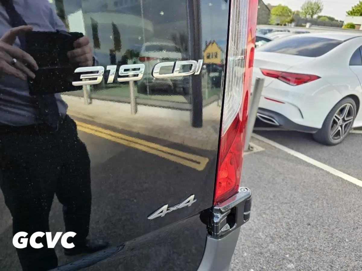 Mercedes-Benz Sprinter 319 MWB LOW ROOF 4X4 SELECT - Image 4