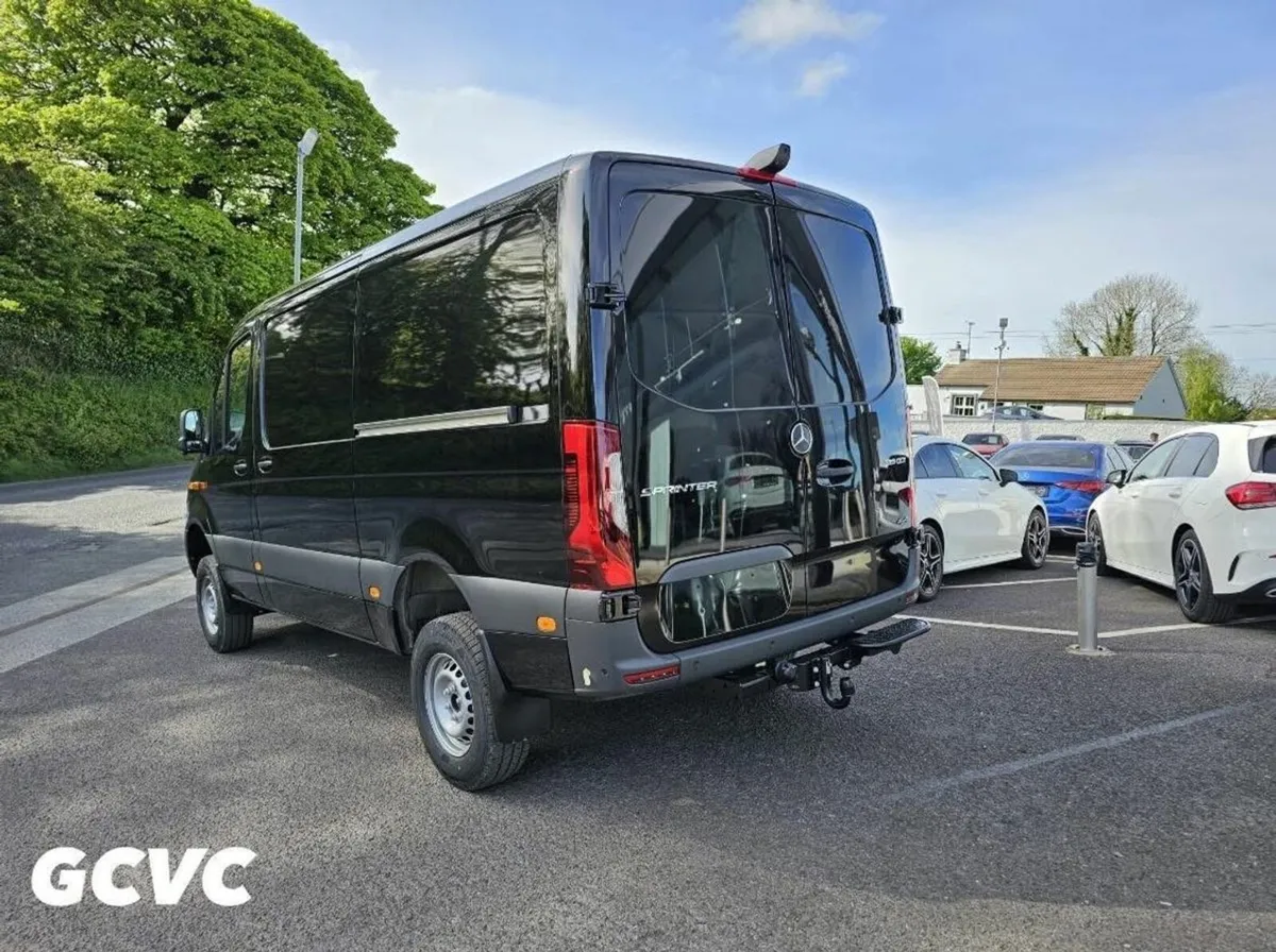 Mercedes-Benz Sprinter 319 MWB LOW ROOF 4X4 SELECT - Image 3