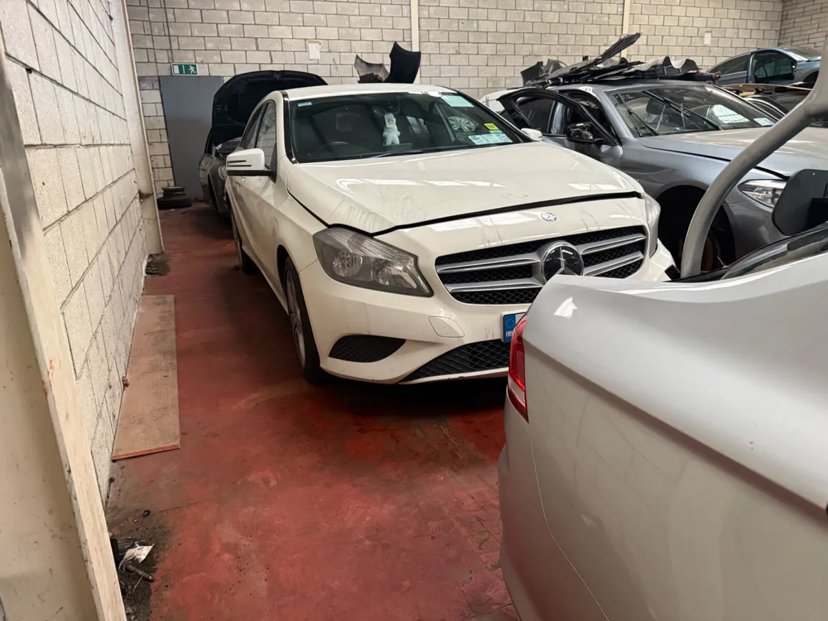 2014 MERCEDES  A180 BREAKING - Image 1