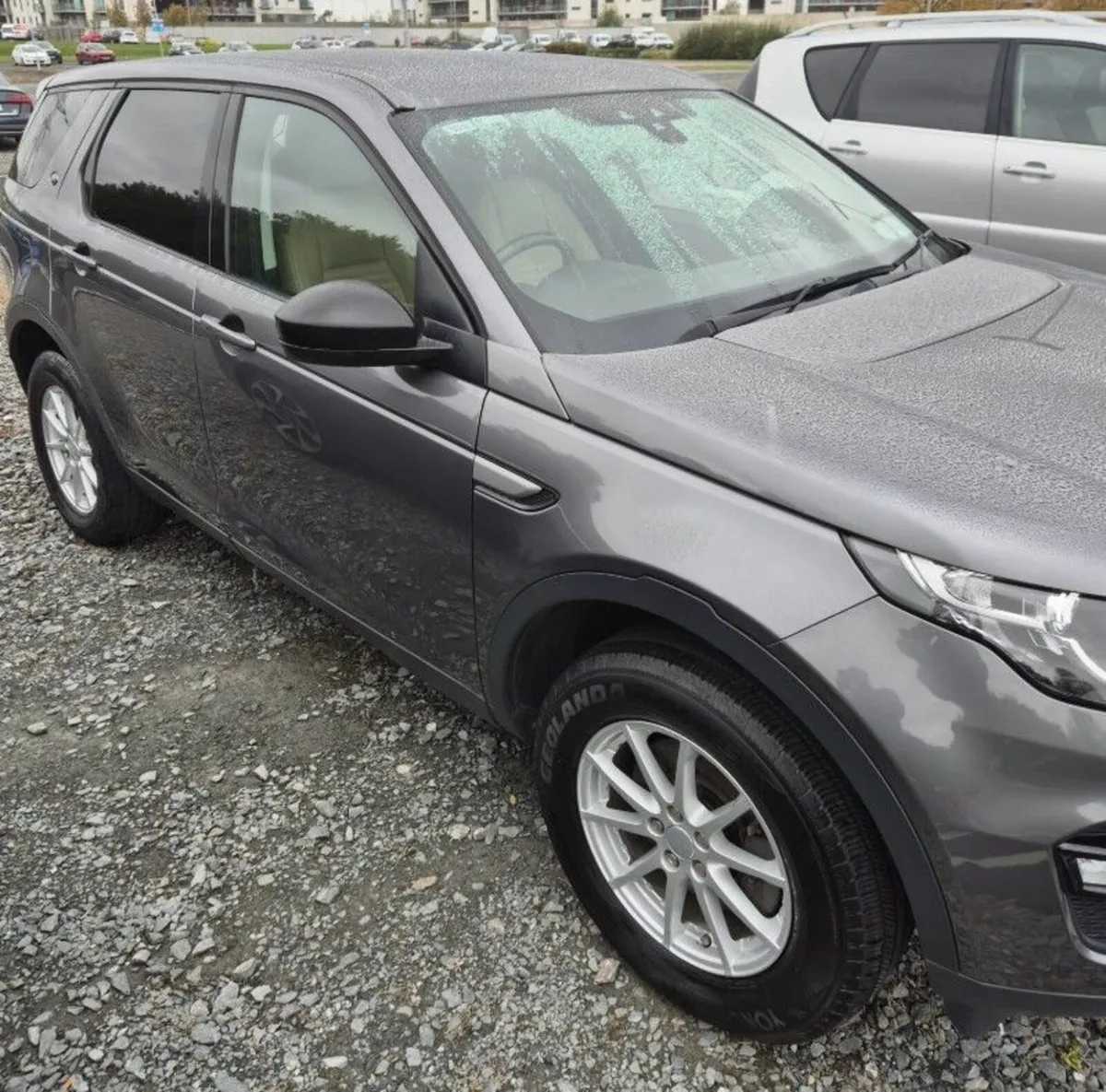 2016 Land Rover Discovery,  New Eng. with Warranty - Image 3