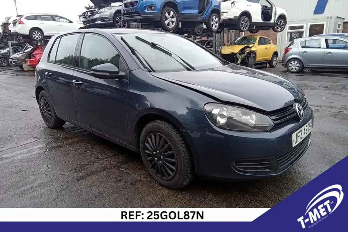 2011 VOLKSWAGEN GOLF BREAKING FOR PARTS - Image 1