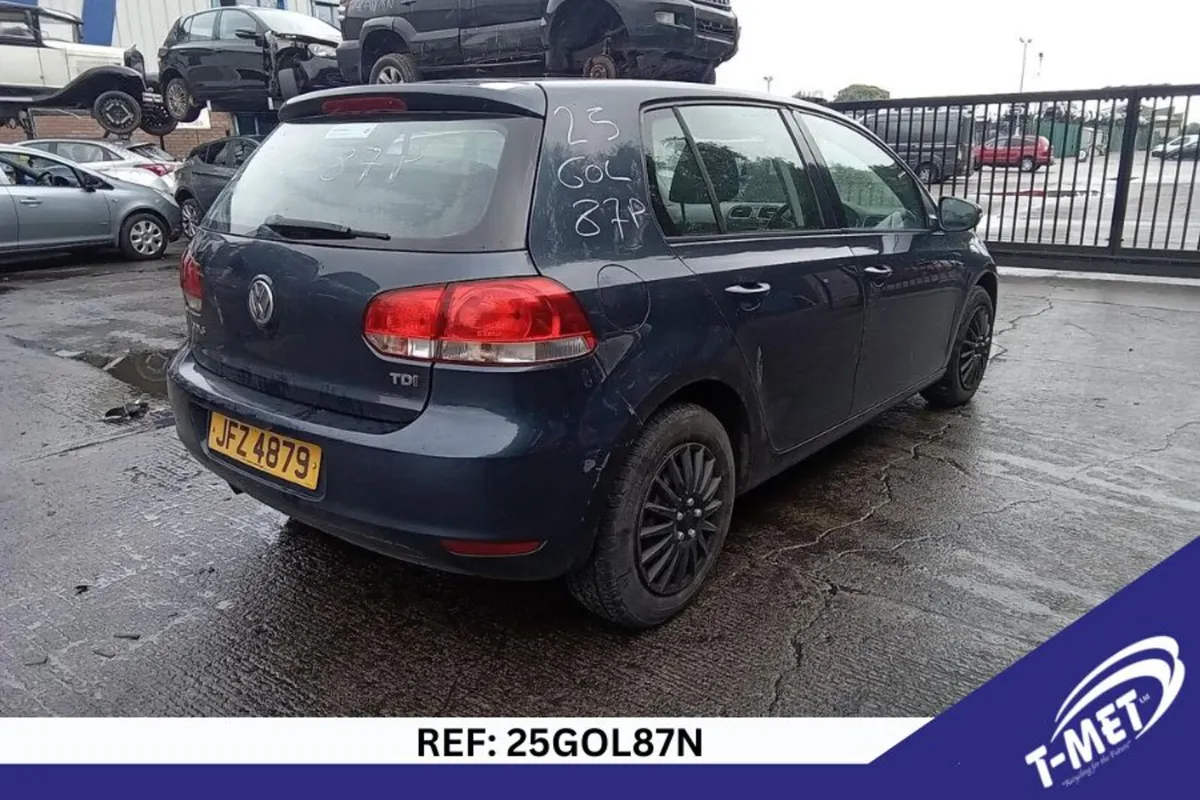 2011 VOLKSWAGEN GOLF BREAKING FOR PARTS - Image 2
