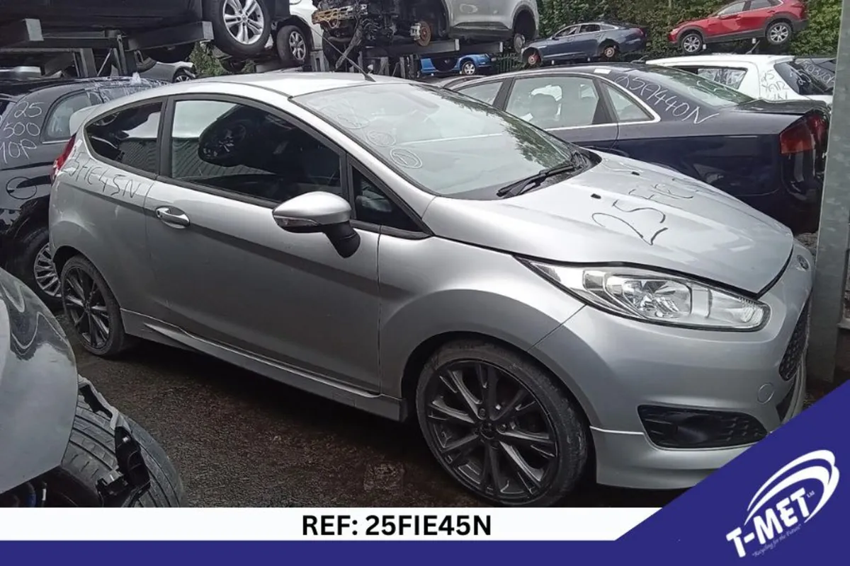 2016 FORD FIESTA BREAKING FOR PARTS - Image 1