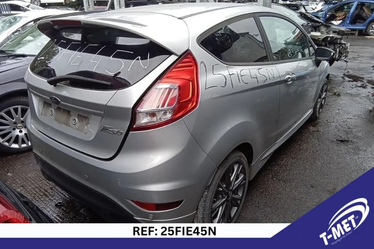 2016 FORD FIESTA BREAKING FOR PARTS - Image 2