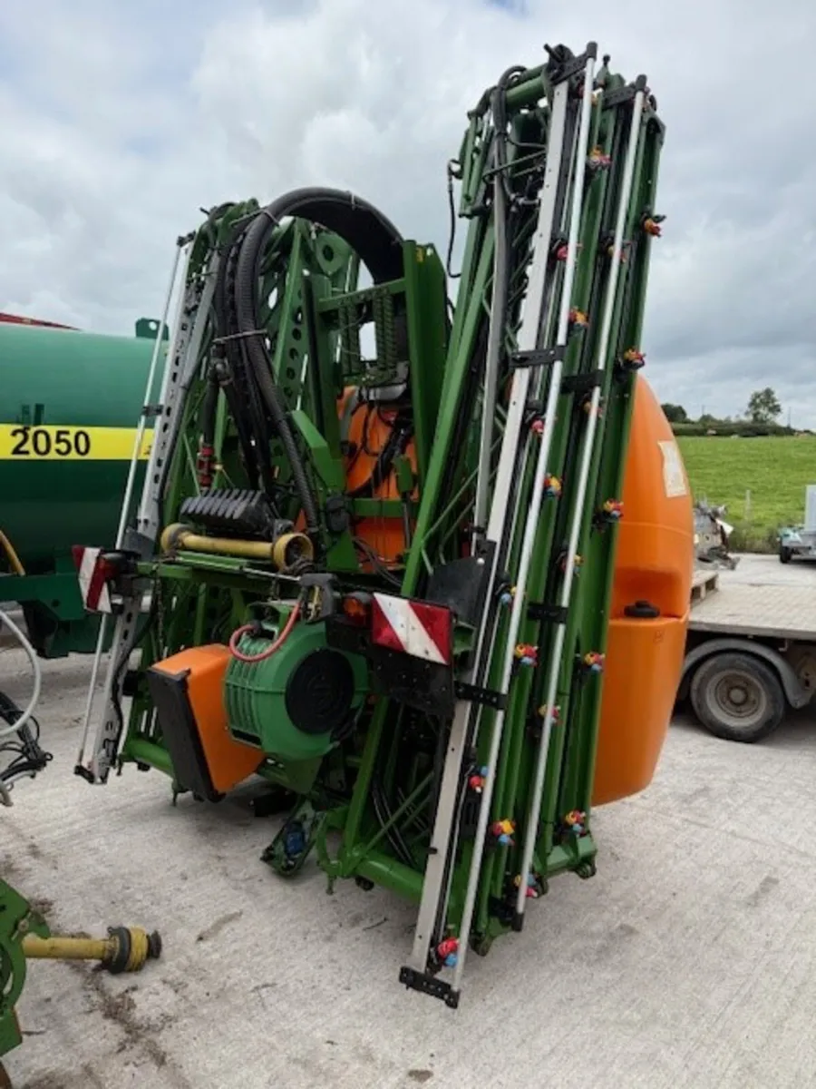 Used Amazone UF1201 24m Sprayers - Image 2