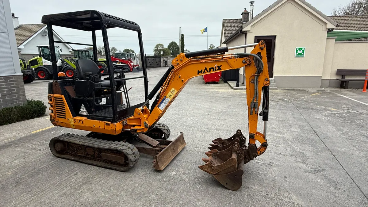 Hanix H17D Mini Digger - Image 4