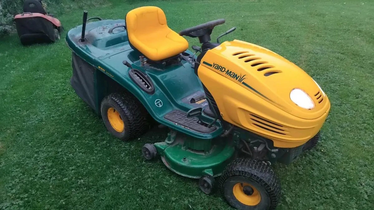 Yardman ride on mower - Image 2