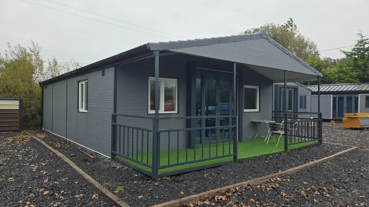 2 Bed House with Kitchen, Shower & Porch - Image 1