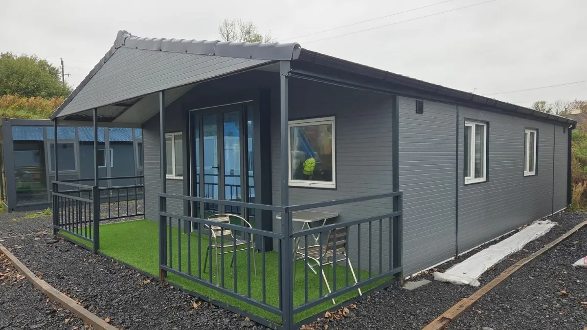 2 Bed House with Kitchen, Shower & Porch - Image 3