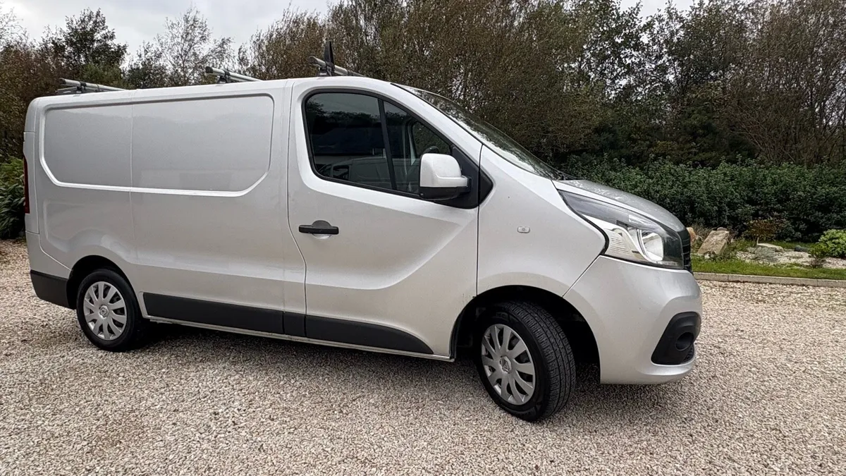RENAULT TRAFIC van - Image 2