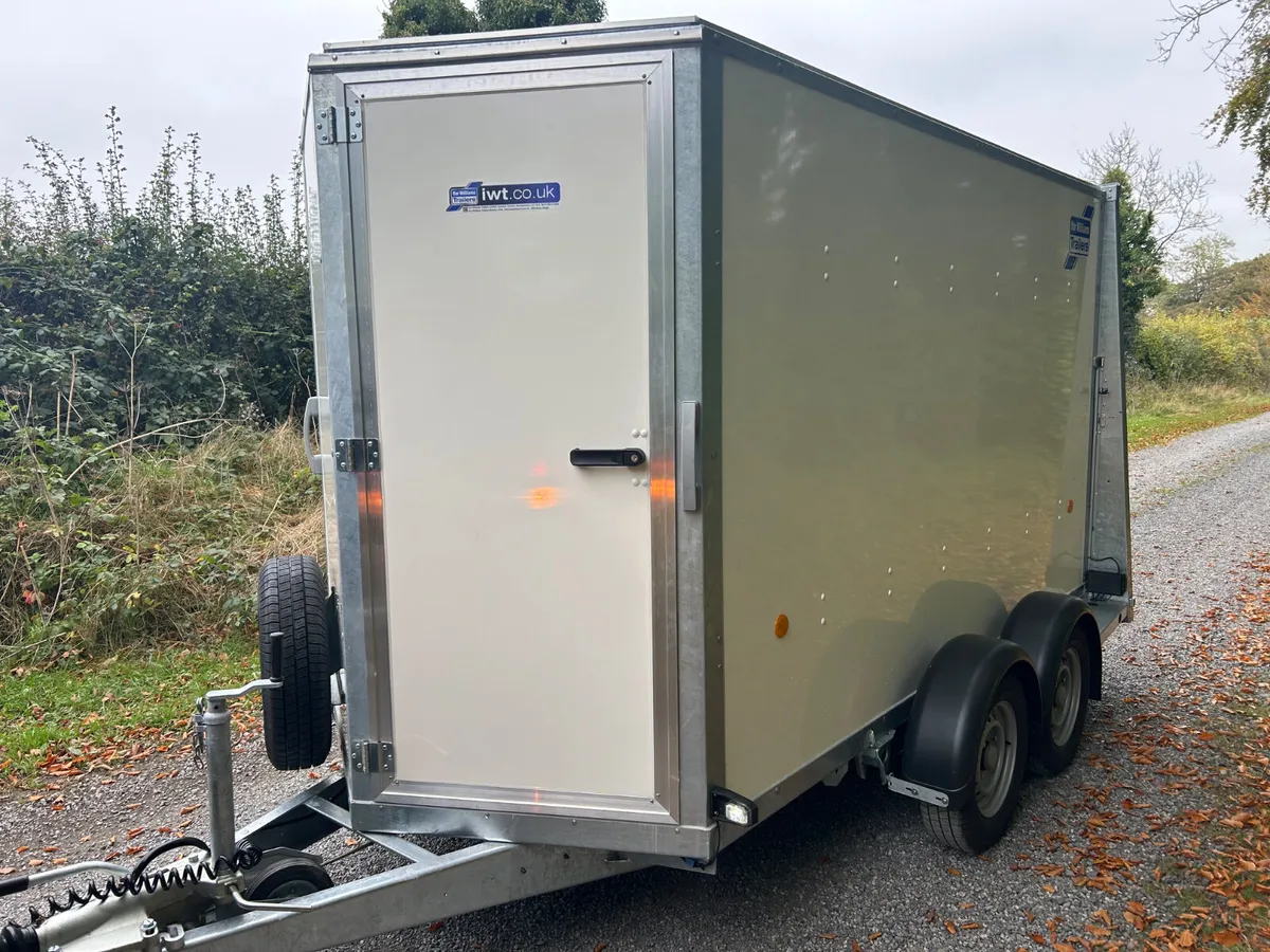 New Ifor Williams 10x5 BV105 Boxvan - Image 3