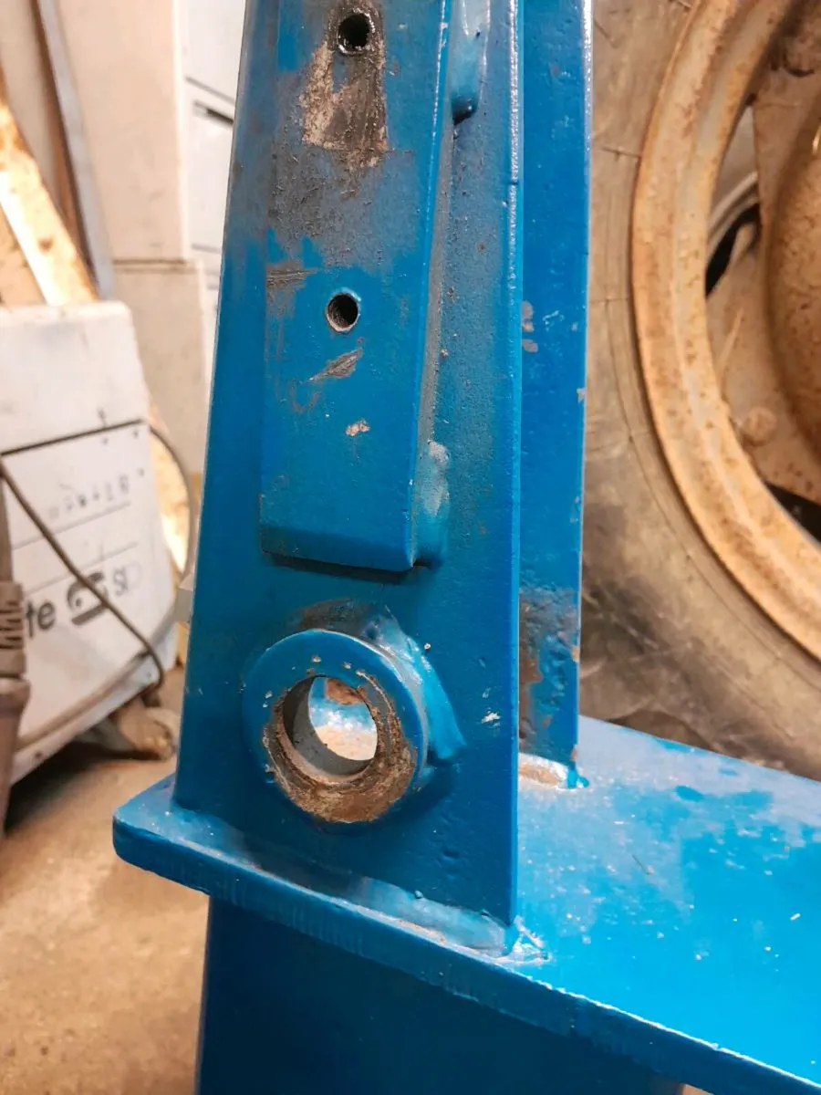 Tanco loader brackets - Image 4