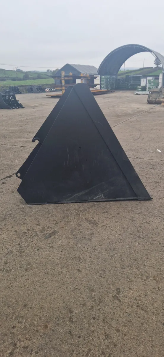 High capacity 8ft grain bucket to suit Volvo/jcb - Image 1