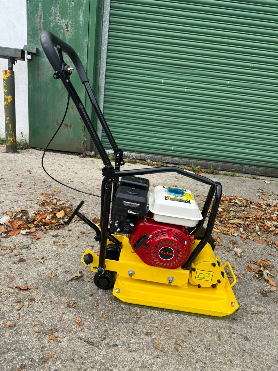 DSD 7 HP 4 Stroke Petrol Engine Wacker Plate Compa - Image 1