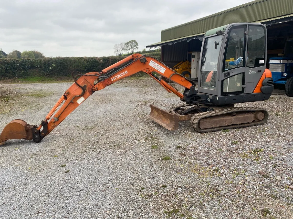 Hitachi 3 tonne Mini Digger - Image 1