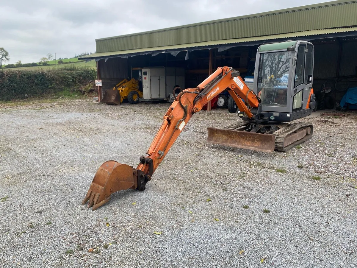 Hitachi 3 tonne Mini Digger - Image 2