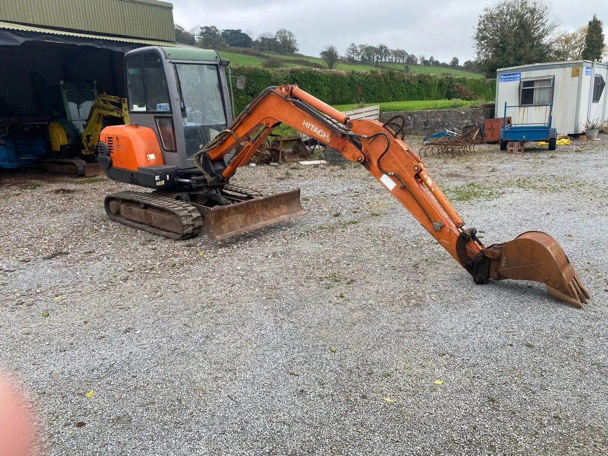 Hitachi 3 tonne Mini Digger - Image 3