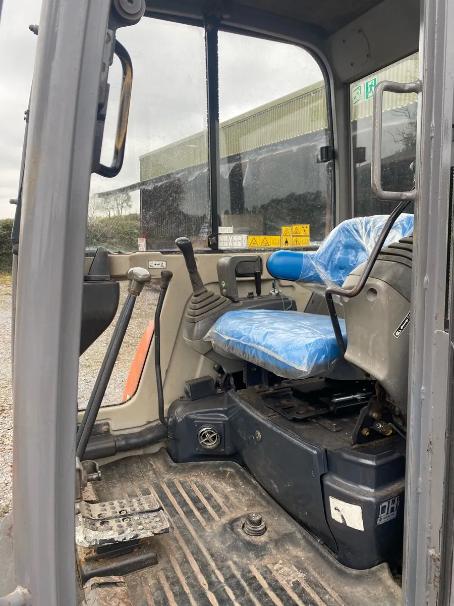 Hitachi 3 tonne Mini Digger - Image 4