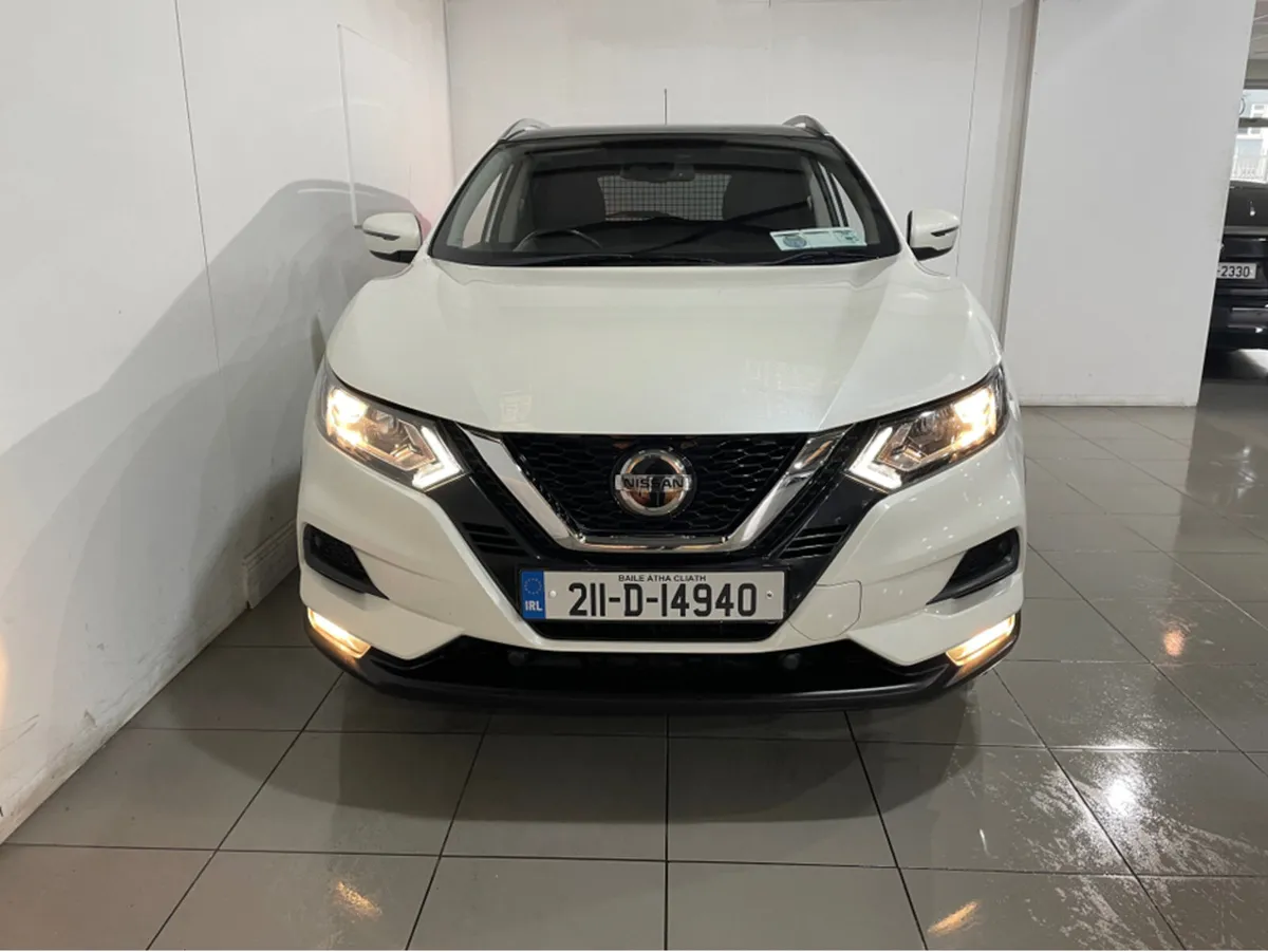 Nissan Qashqai 1.5 DSL SE  VAN  4DR GLASS ROOF PRI - Image 2