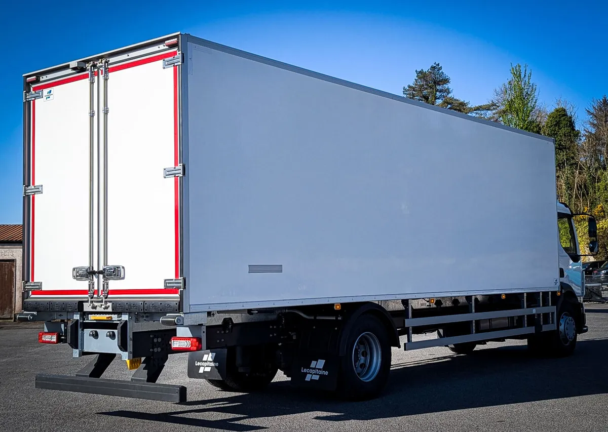 New Renault 18T w/Lecapitaine Fridge Body - Image 3