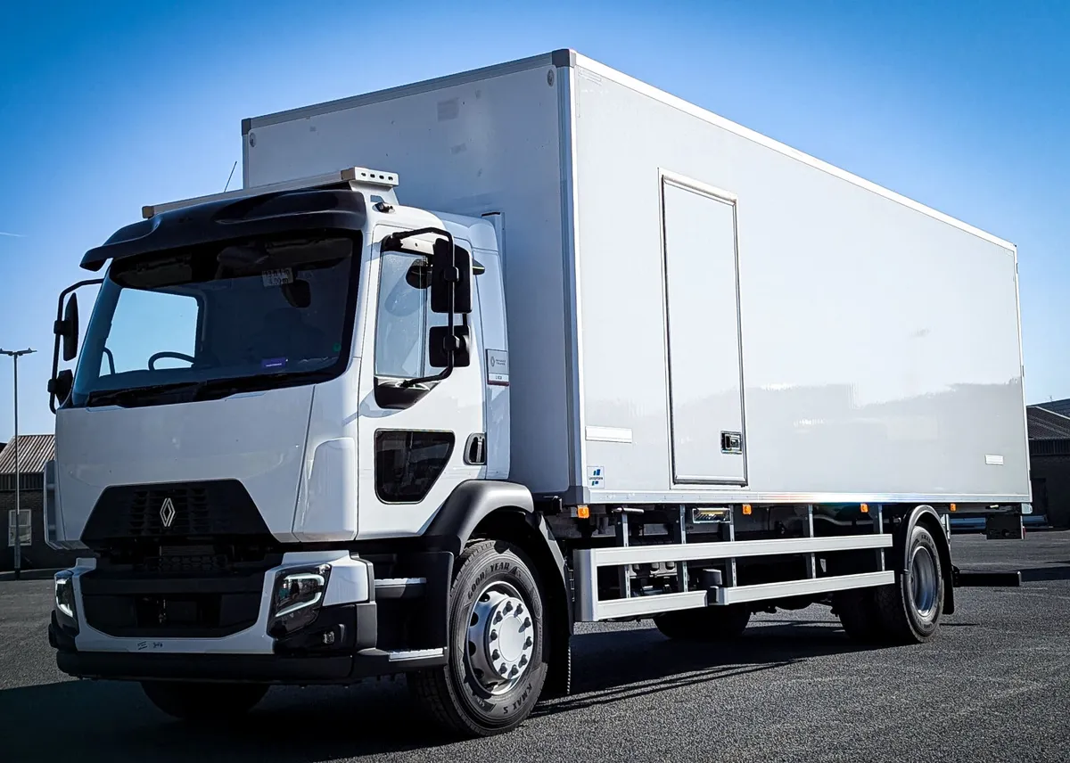 New Renault 18T w/Lecapitaine Fridge Body - Image 1