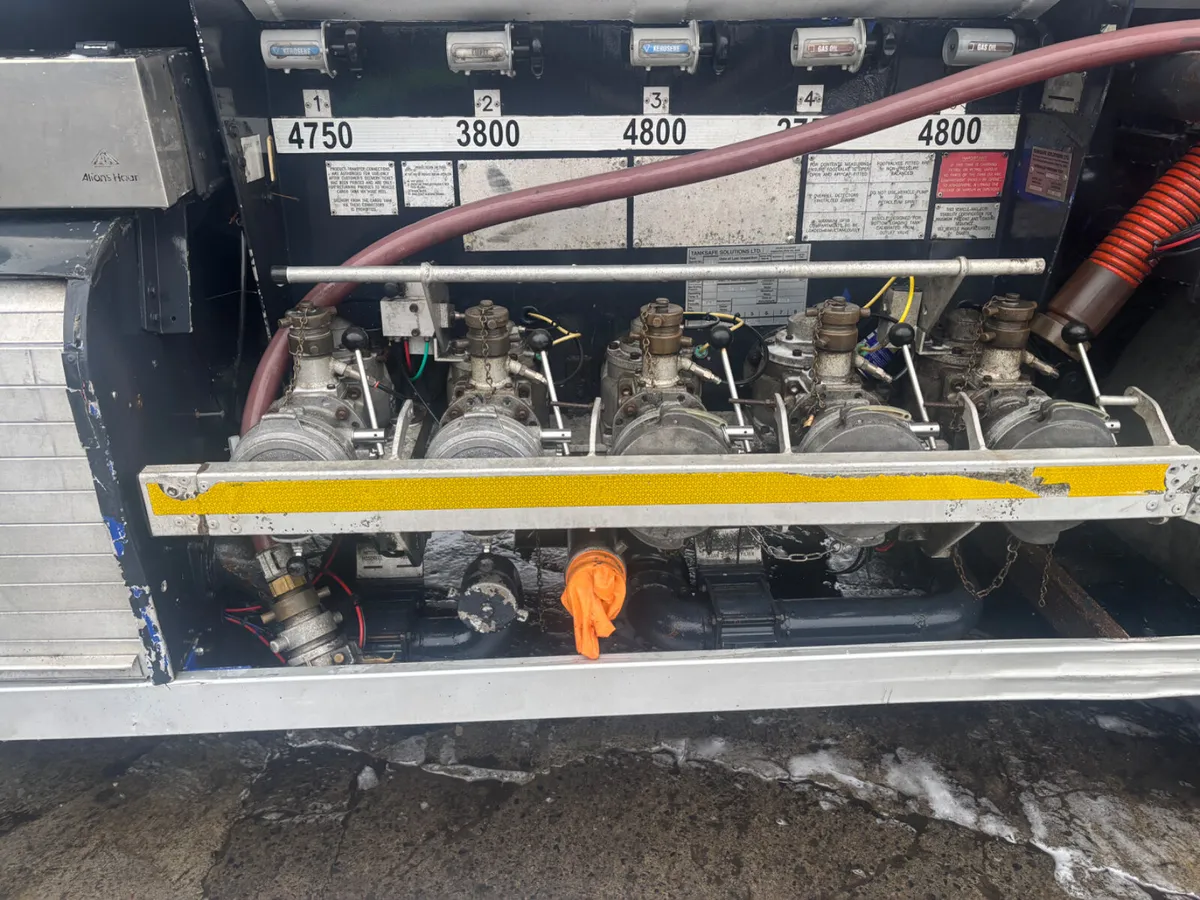 Volvo FM6 430 Oil tanker - Image 3