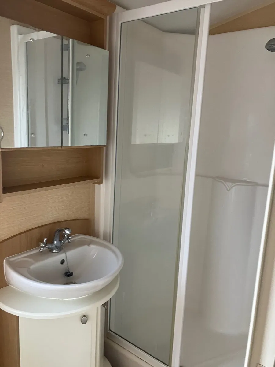 HOW COULD THEY NOT FALL IN LOVE WITH THIS BEAUTY - Image 3