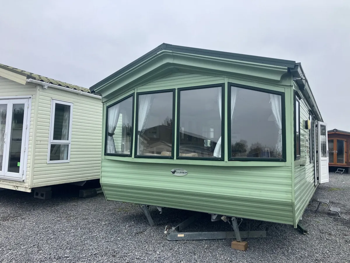 HOW COULD THEY NOT FALL IN LOVE WITH THIS BEAUTY - Image 2