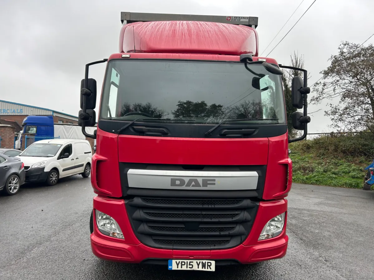 2015 Daf cf 6x2 Curtainsider with Moffett brackets - Image 2
