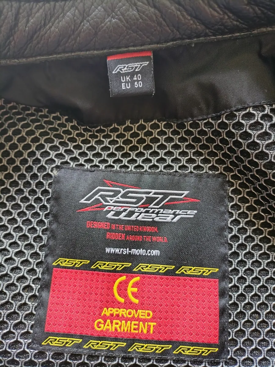 Motorcycle gear Arai helmet leathers jacket pants - Image 4